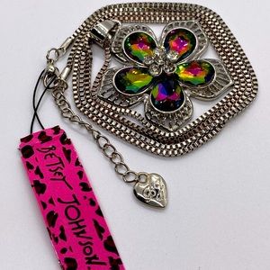 NWT ✨🌸Betsey Johnson Necklace and Pendant🌸✨